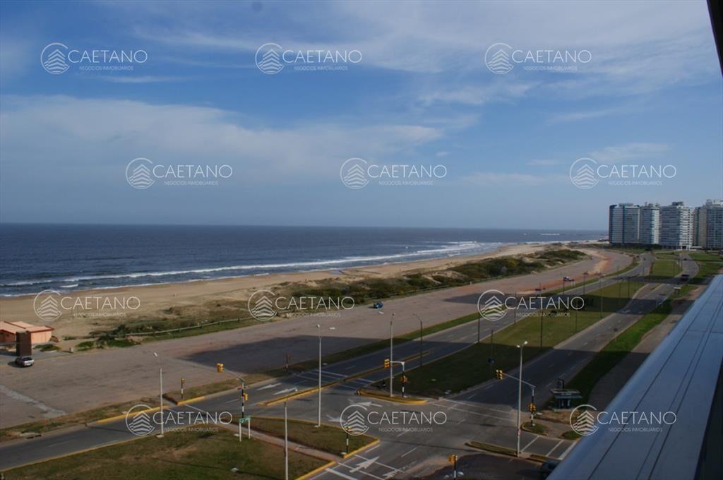 Alquiler de apartamento en Playa Brava.