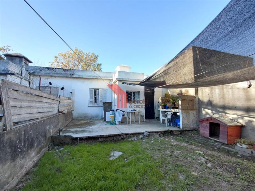 Venta casa, 2 dormitorios, frente y fondo con