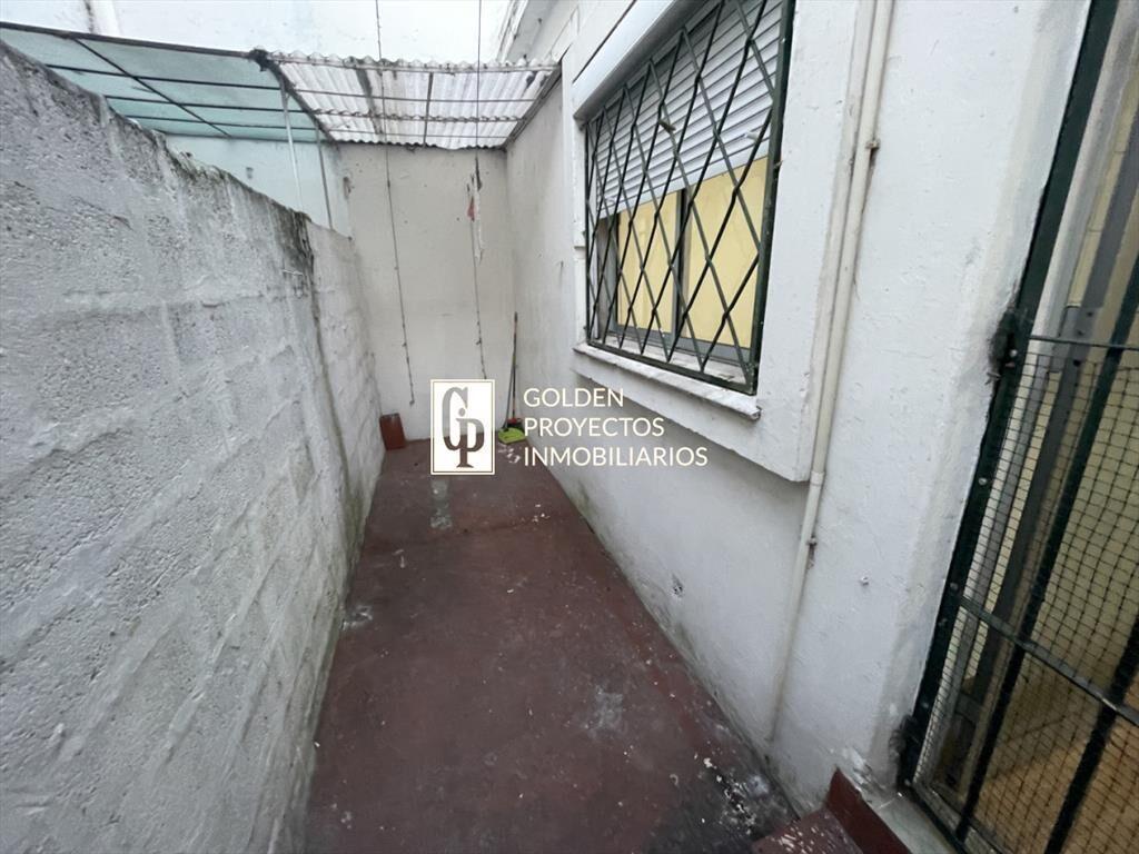 Casa en alquiler dos dormitorios y cochera en buceo