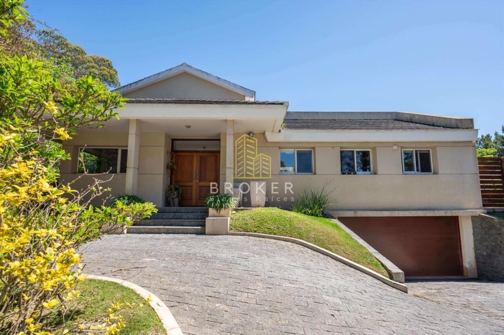 Venta y alquiler anual de impresionante casa de 400 m2 en b