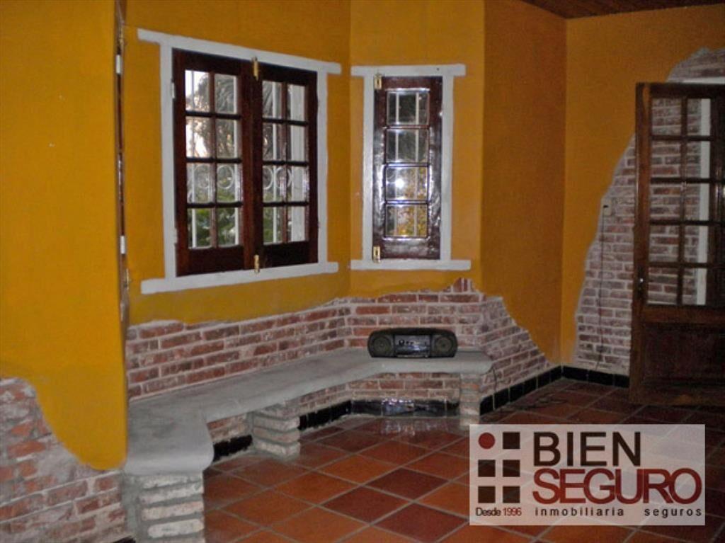 Casa padrón único, con 6858m2 de terreno, en venta en Peñar