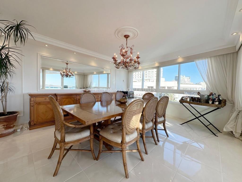 Departamento en Venta de 3 Dormitorios en Tower,
