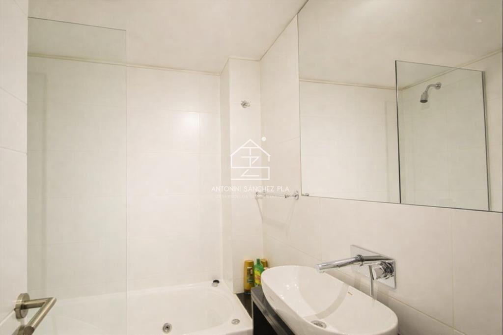 En venta en zona playera, apartamento de 3 dormitorios en B