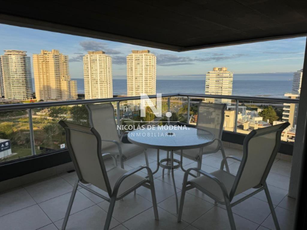 En venta apartamento de 3 dormitorios en Playa
