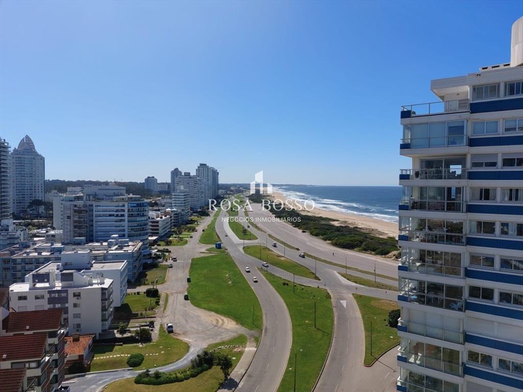 Apartamento de 3 suite y dependencia en VENTA