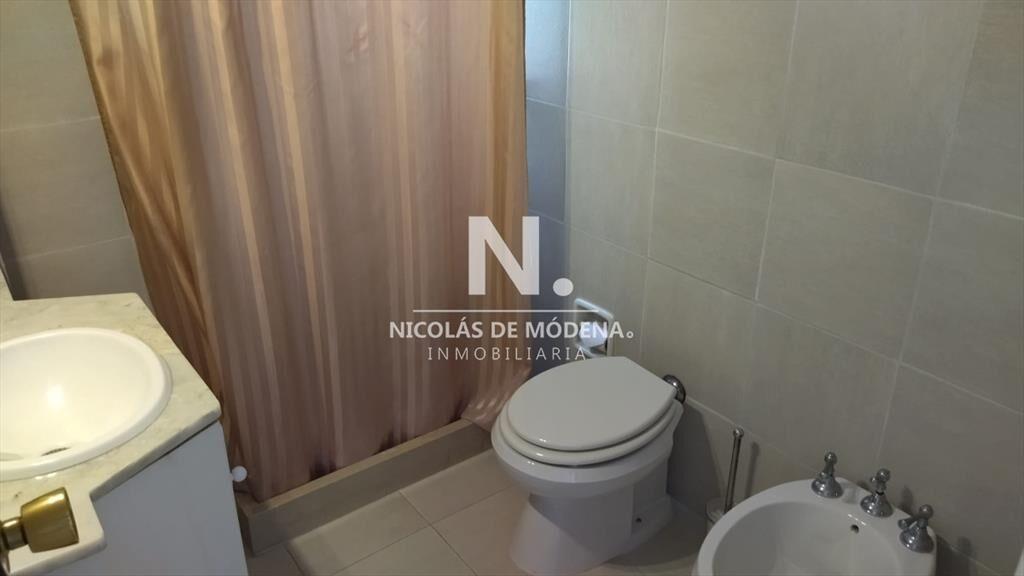 OPORTUNIDAD. VENDE APARTAMENTO FRENTE AL MAR CON