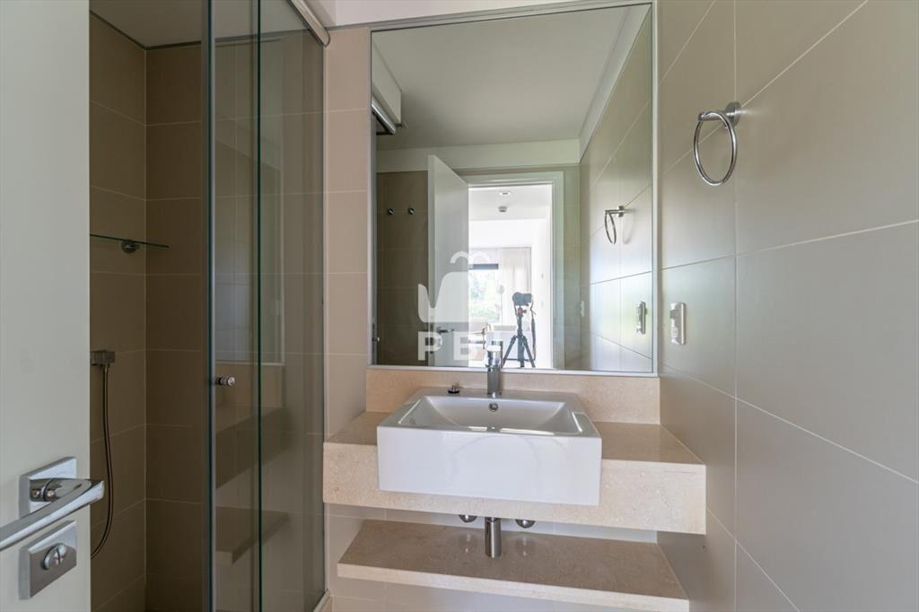 Apartamento de 2 dormitorios en Crystal Views, -
