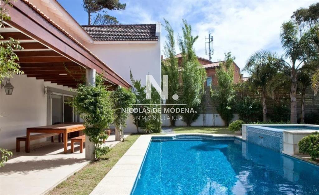 Espectacular casa moderna, y bien equipada en venta en Mont