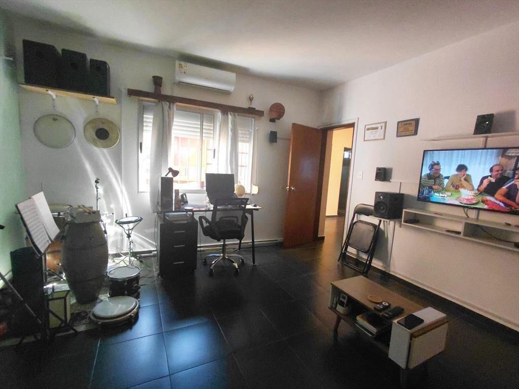 VENTA APARTAMENTO DOS DORMITORIOS EN CERRITO CON PATIO Y PA