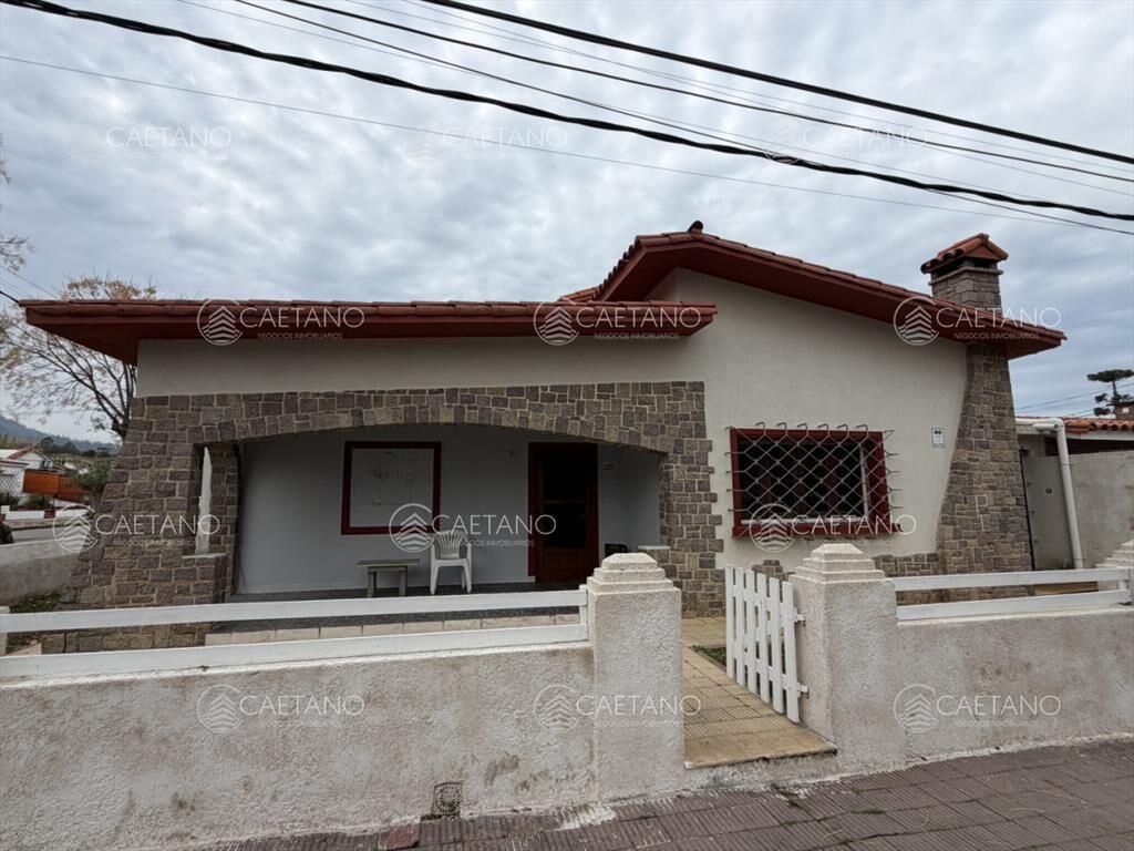 Excelente casa de construcción tradicional en