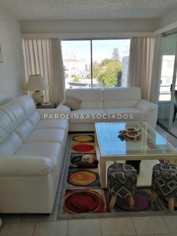 Apartamento de 3 dormitorios en venta en Punta