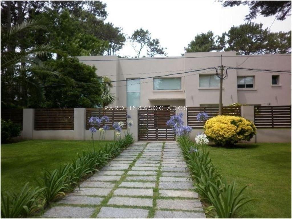 Casa e venta de 4 dormitorios en San Rafael, del