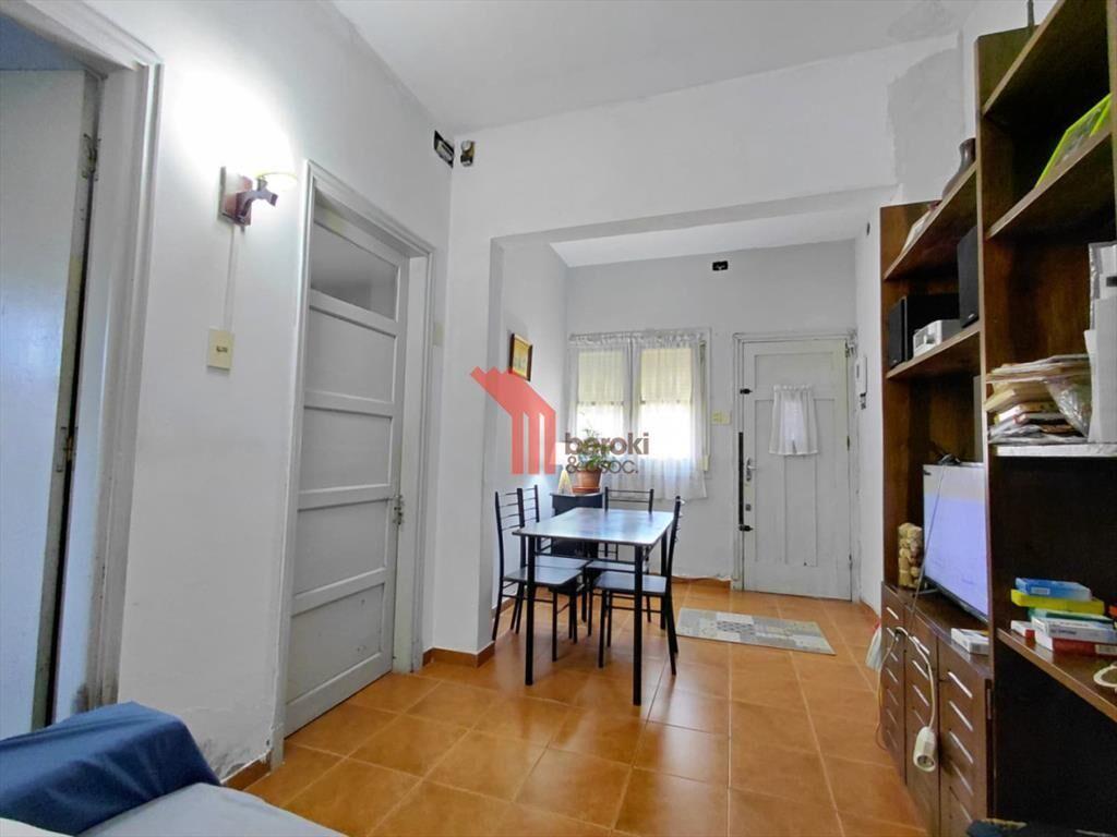Venta casa, 2 dormitorios, frente y fondo con