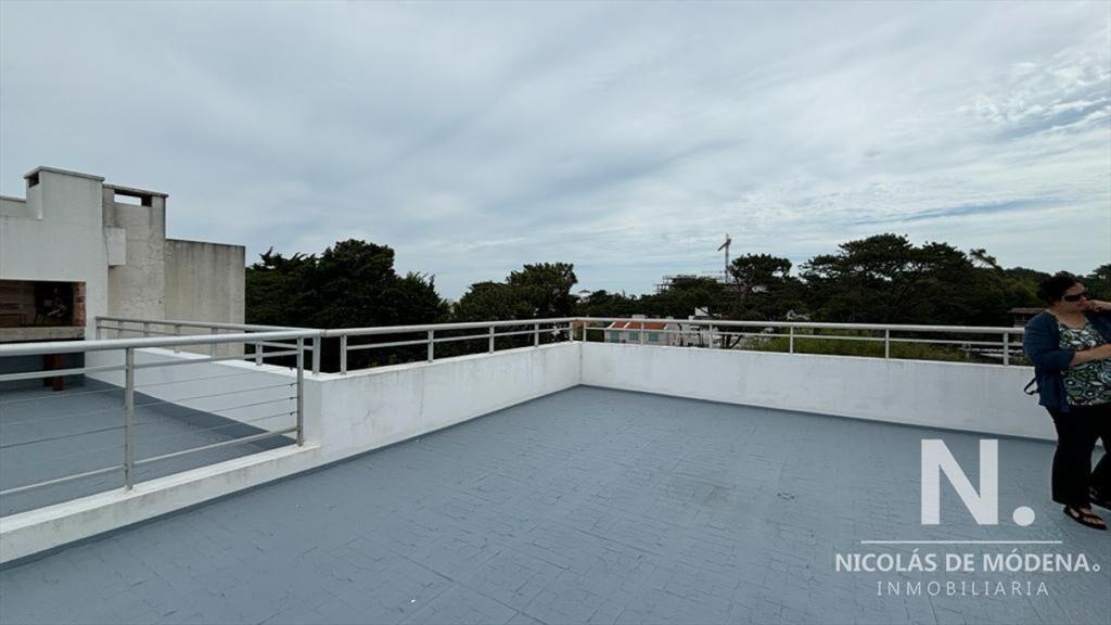 Apartamento a la venta con parrillero propio a estrenar