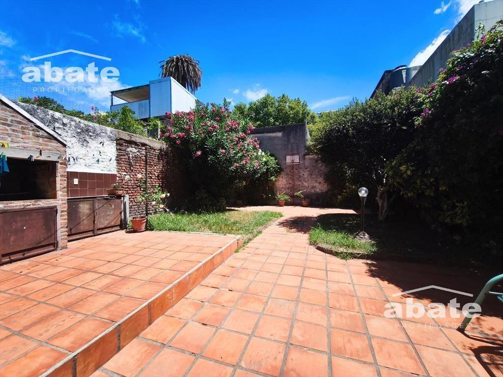 Venta Casa de 3 dormitorios, Escritorio y Jardín en Pocitos