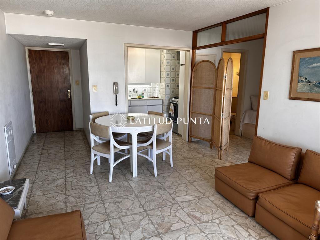 Piso alto en Península, 1 dormitorio y medio