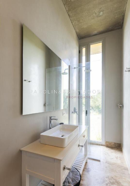 Casa en Venta de 4 Dormitorios en Laguna Escondida