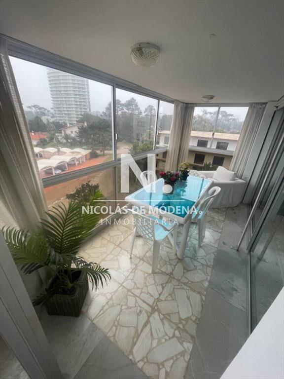 Vende apartamento de 2 dormitorios mas de en al