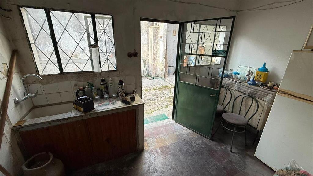 Proximo Gral Flores y Propios, deposito Oficinas, 330 m2,
