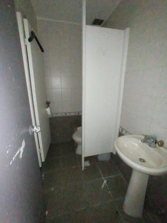 Sarandi y 33, 220 m2, doble altura, 7 mts de frente , nuevo