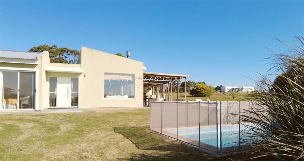 Casa e venta con 3 dormitorios y excelentes vistan en El Qu