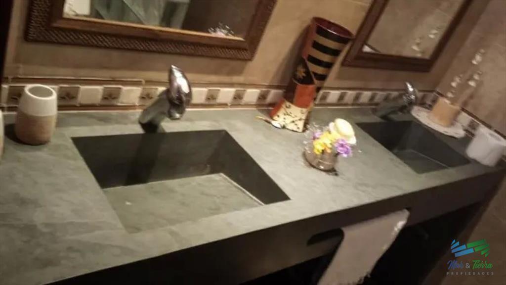Casa en venta. Cuenta con ambientes amplios, A