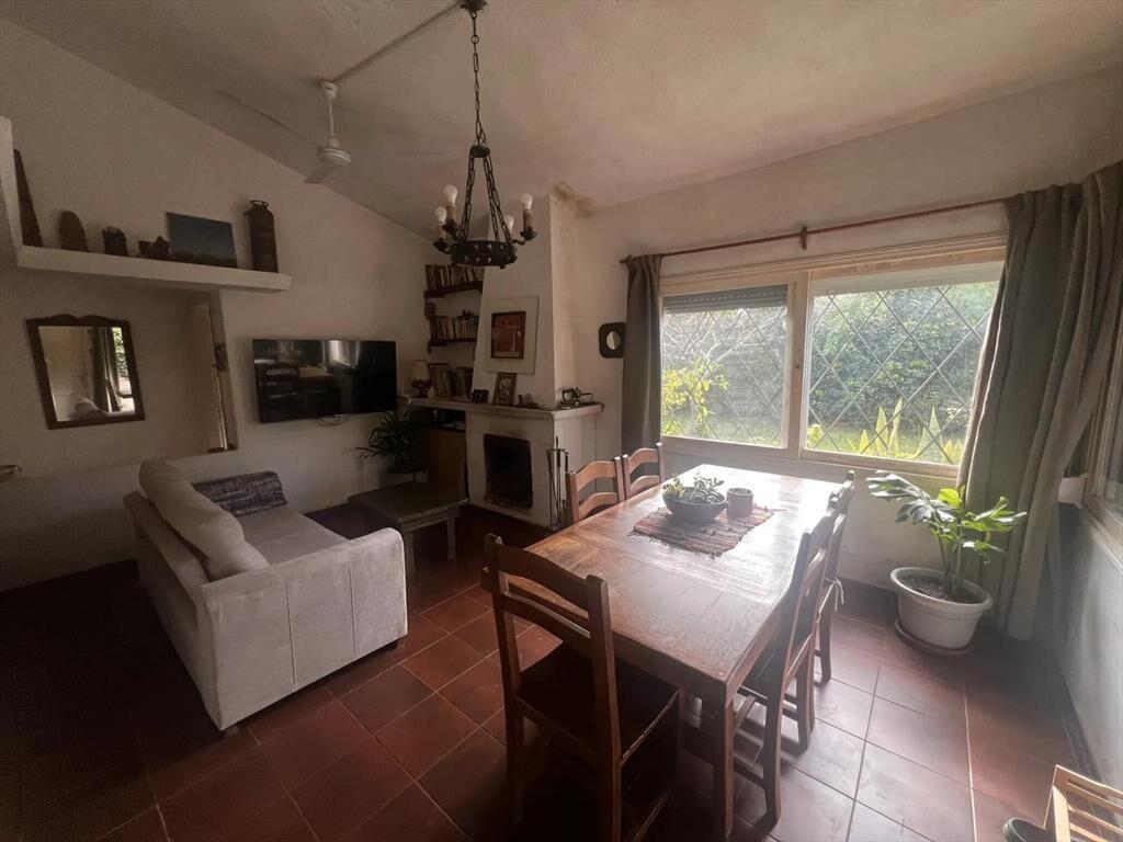 Venta Casa 4 dormitorios con amplio terreno cercana a la pl