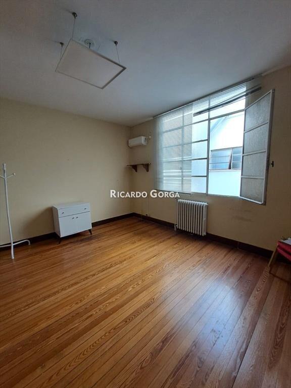 Oficina en venta en Ciudad Vieja sobre 25 de mayo. Escuc...