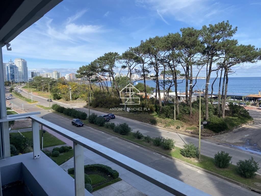 Apartamento en Mansa frente al mar - Punta del