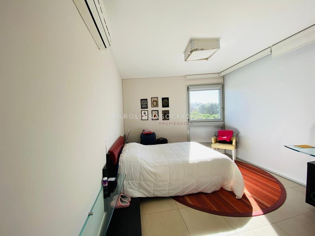 Apartamento en venta en torre Le Parc, Punta del