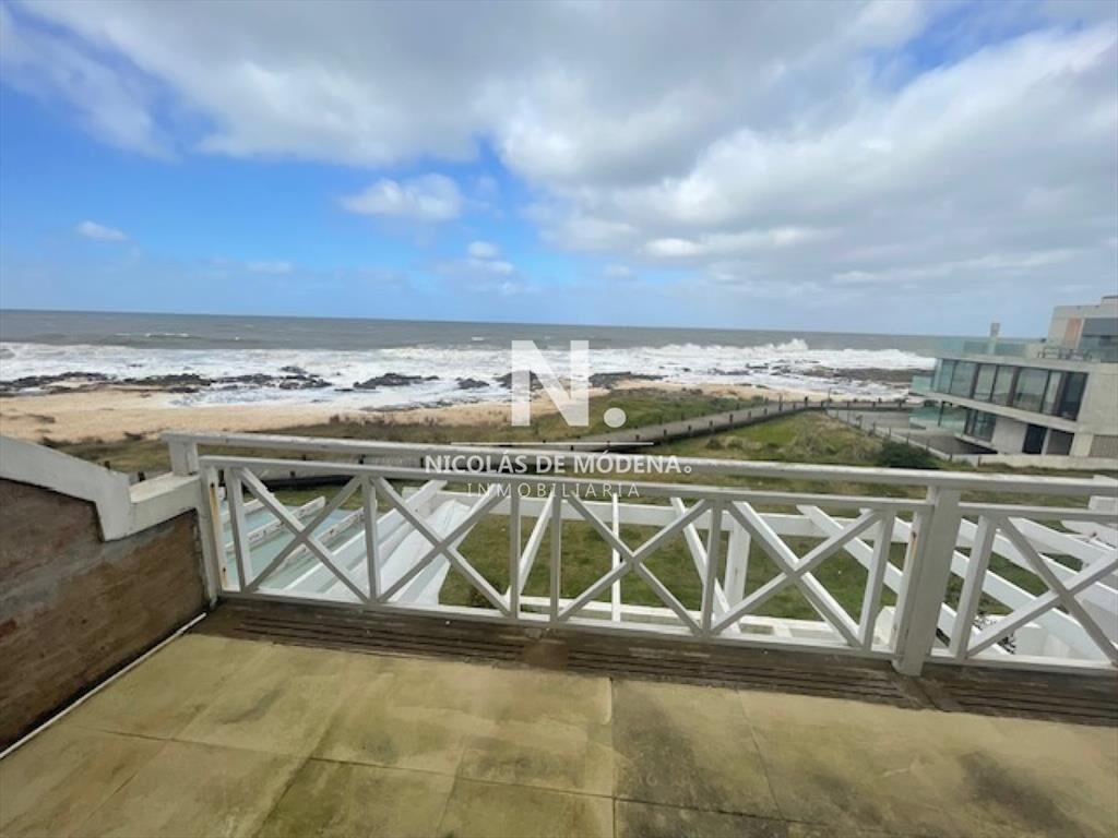 Departamento Penthouse en La Barra con impactantes vistas.