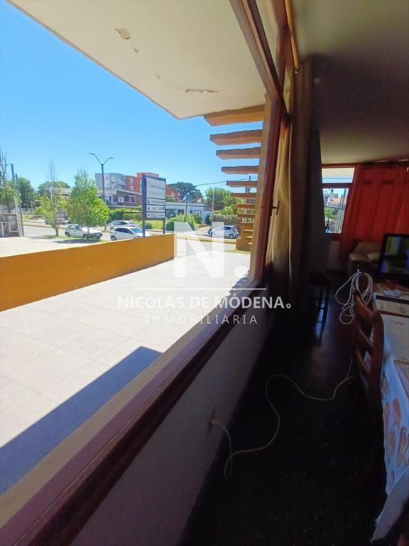 Casa de dos plantas a metros de Playa Mansa en