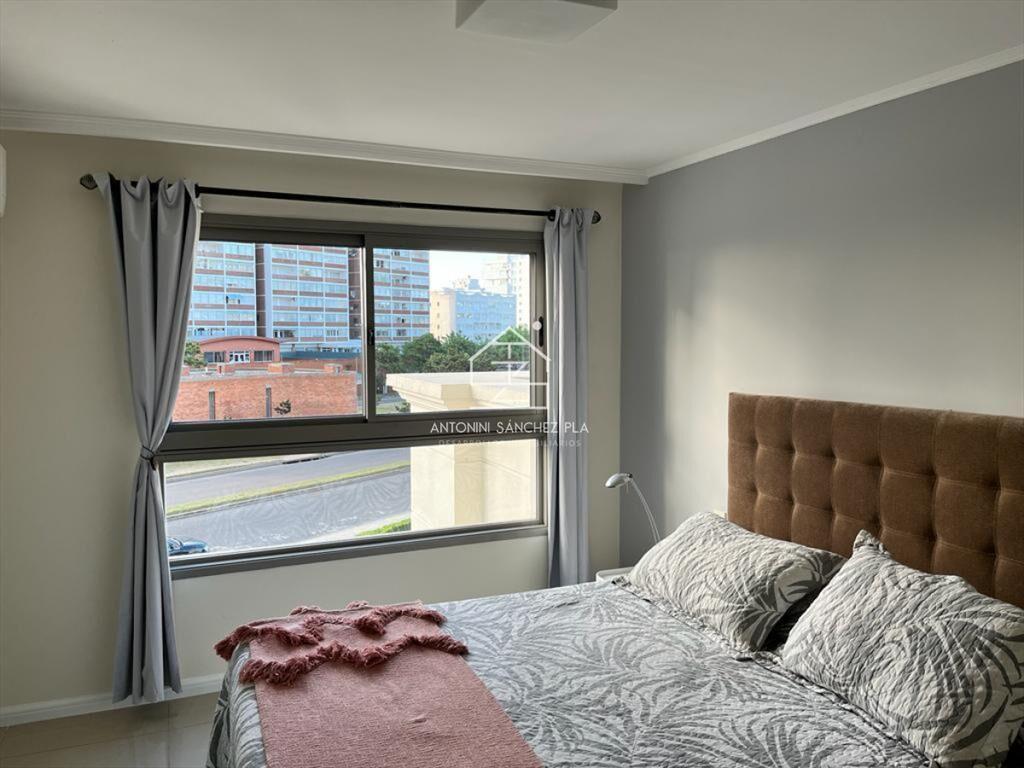 Departamento de 2 dormitorios en alquiler en Torre Imperial