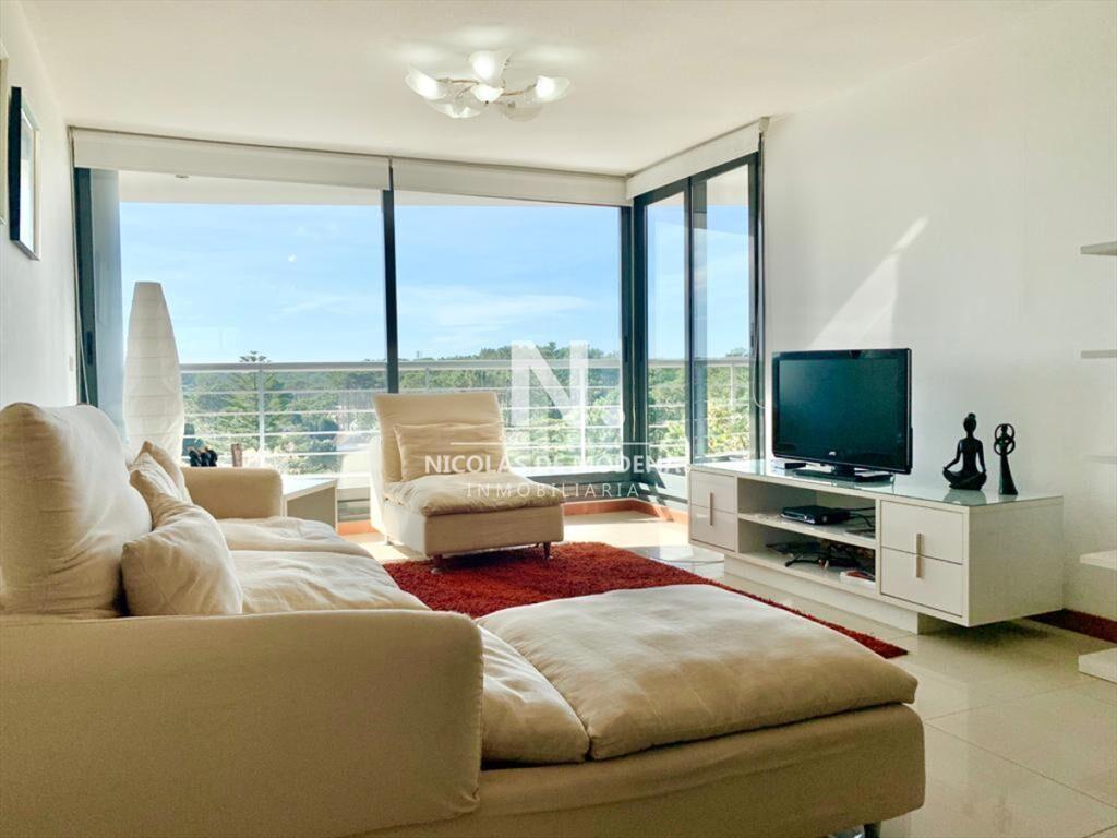 Vende apartamento de 3 dormitorios con vista en