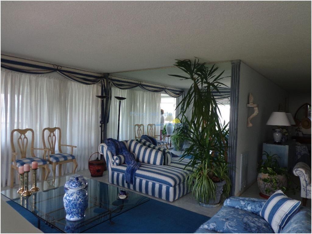 Apartamento de 3 dormitorios Frente al mar , del