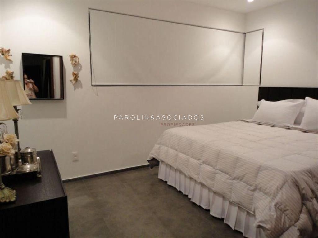 CASA DE 5 DORMITORIOS EN MANSA, PUNTA DEL ESTE