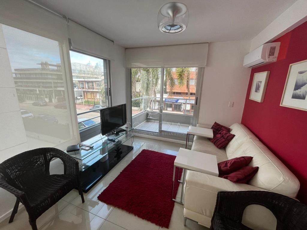 Apartamento en Venta de 2 dormitorios a cuadras del Puerto