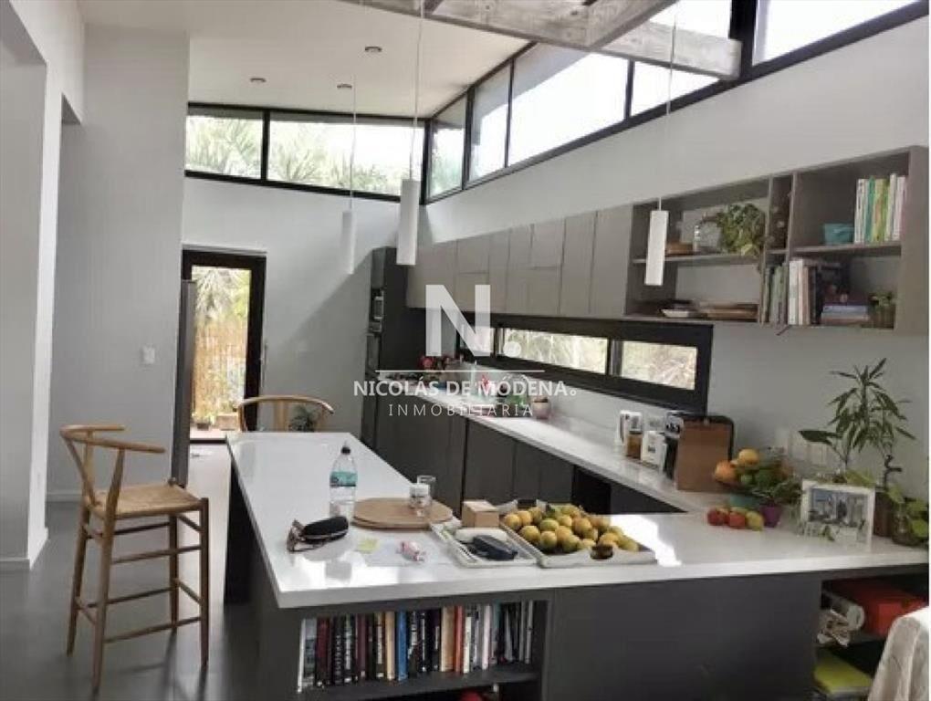 Venta Casa 3 Dormitorios 3 Baños - Zona Punta