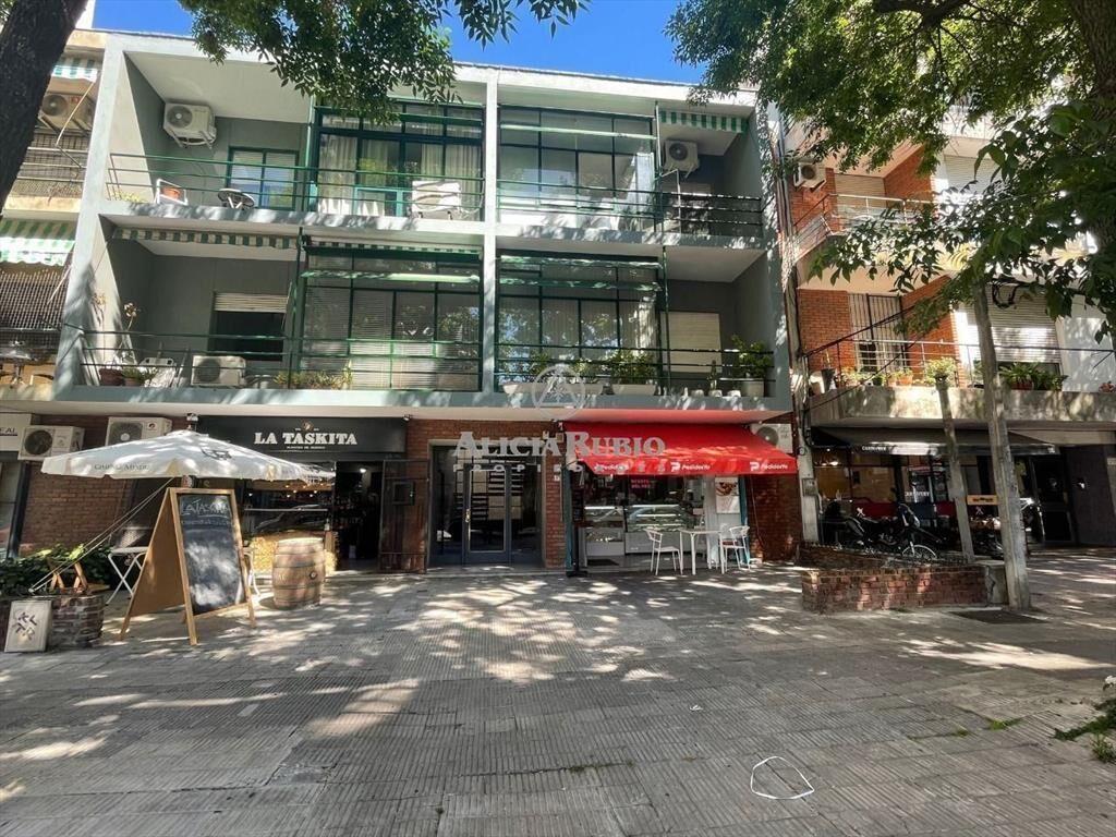 BERRO Y BUXAREO. MUY AMPLIO. 58 MTS., POCITOS NUEVO