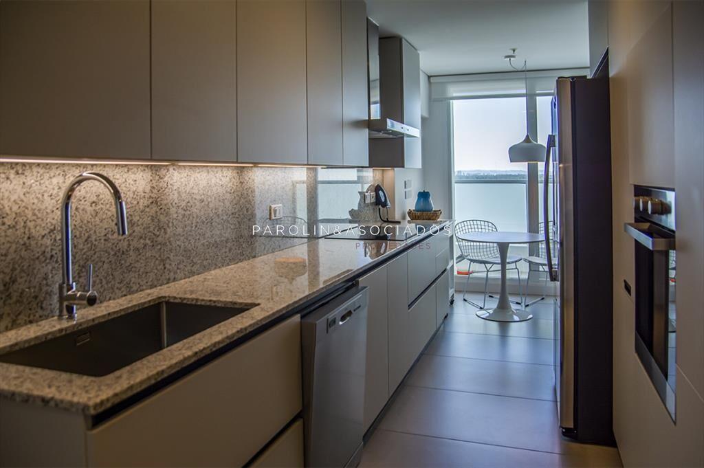 Apartamento en venta en piso alto en edificio Le