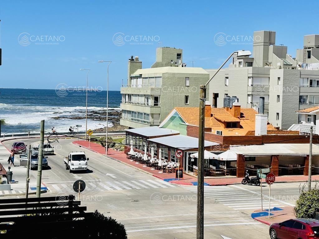 Apartamento de 2 Dormitorios en playa El Emir, -