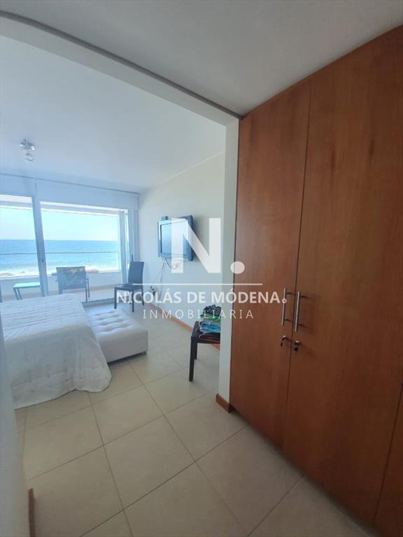 Departamento en venta frente al mar.