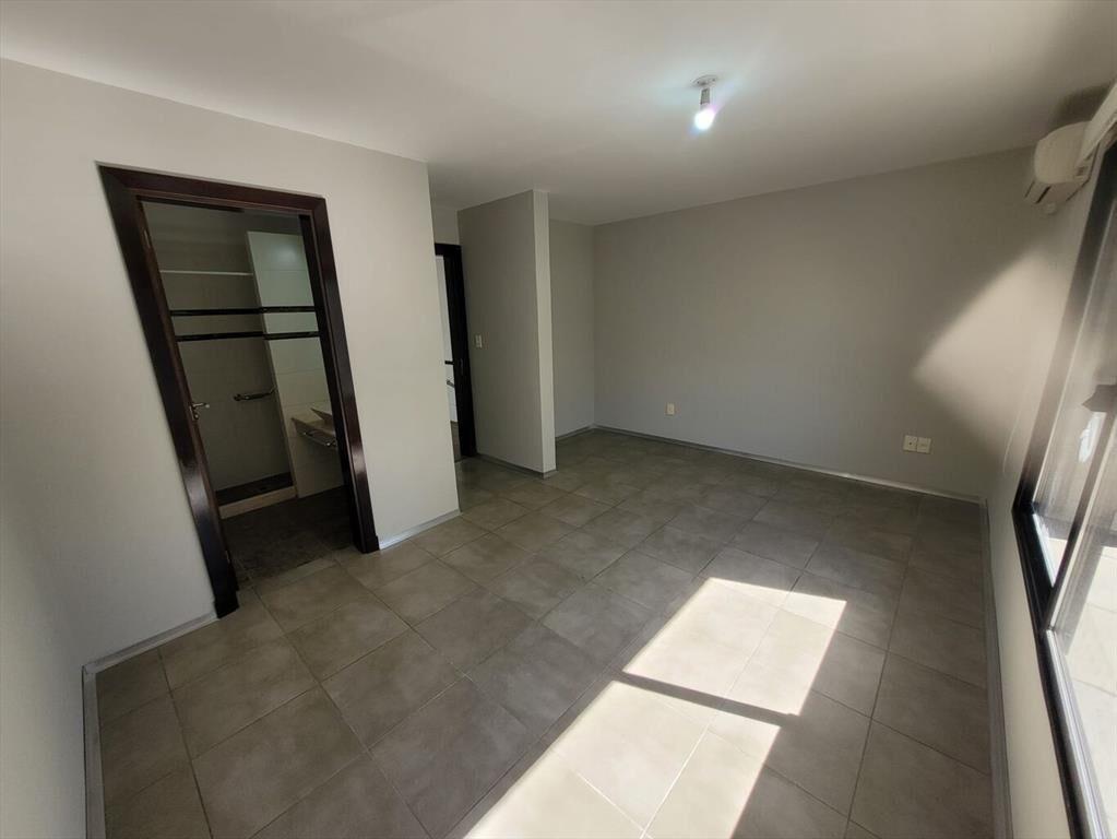 HERMOSA CASA FRENTE AL SHOPPING PUNTA CARRETAS