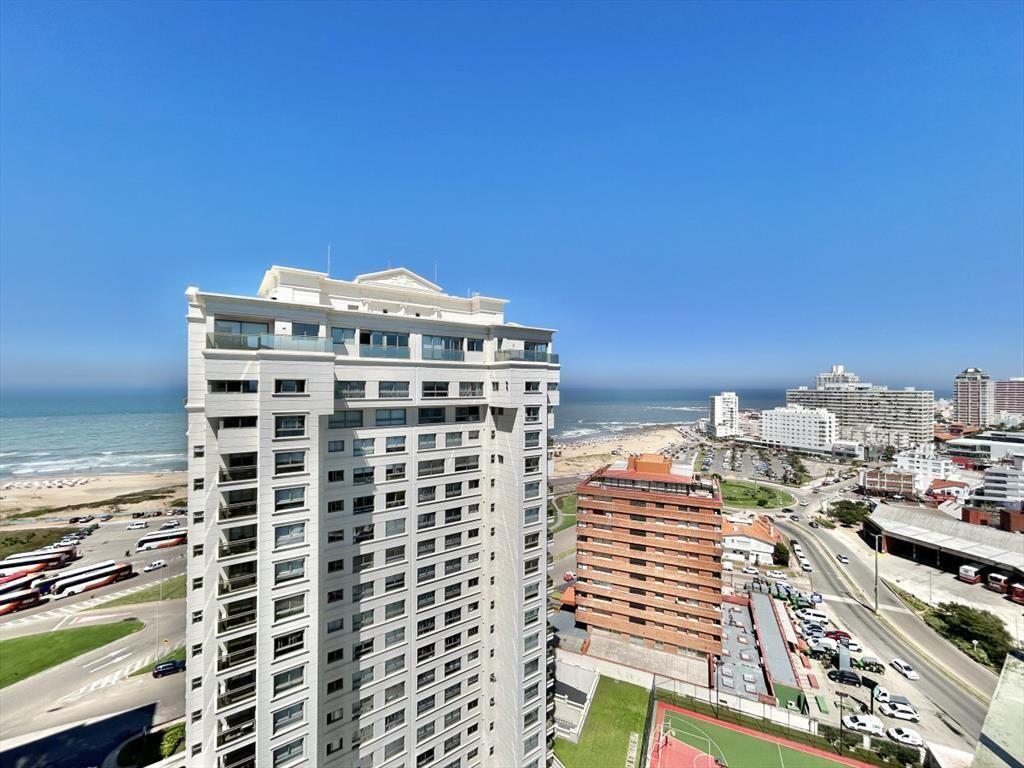 VENTA DE PENTHOUSE DE 2 DORMITORIOS EN EDIFICIO