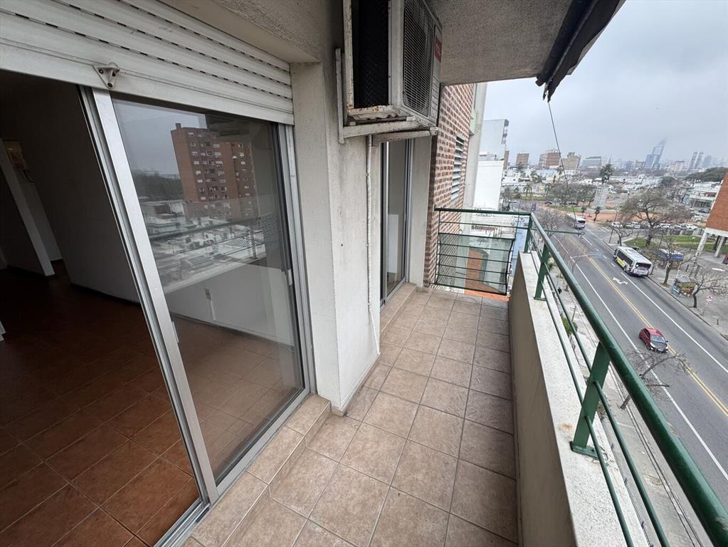 Al frente, piso alto, excelente vista.