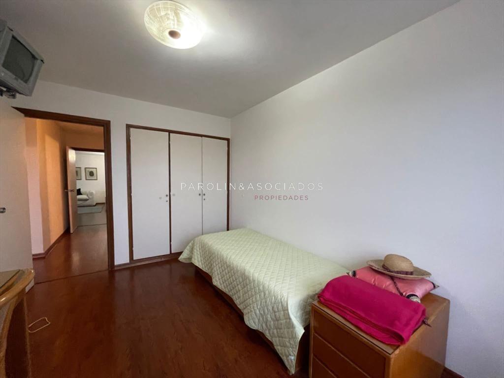 Apartamento en venta de 3 dormitorios en torre