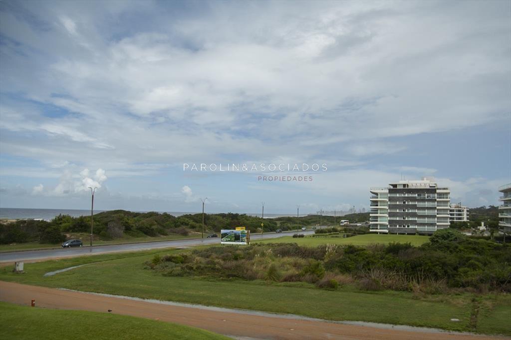 Hermoso apartamento en venta de 4 dormitorios en