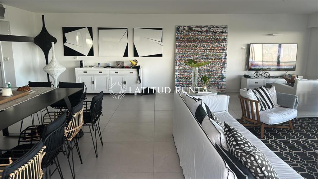 Apartamento en Rincón del Indio, 3 suites más