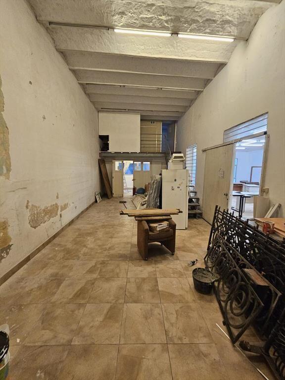Paysandu y Vazquez, entrada camionetas, 3 plantas, 531 m2 !