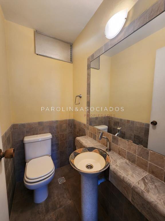 Vende apartamento en Peninsula de 3 dormitorios, a metros d
